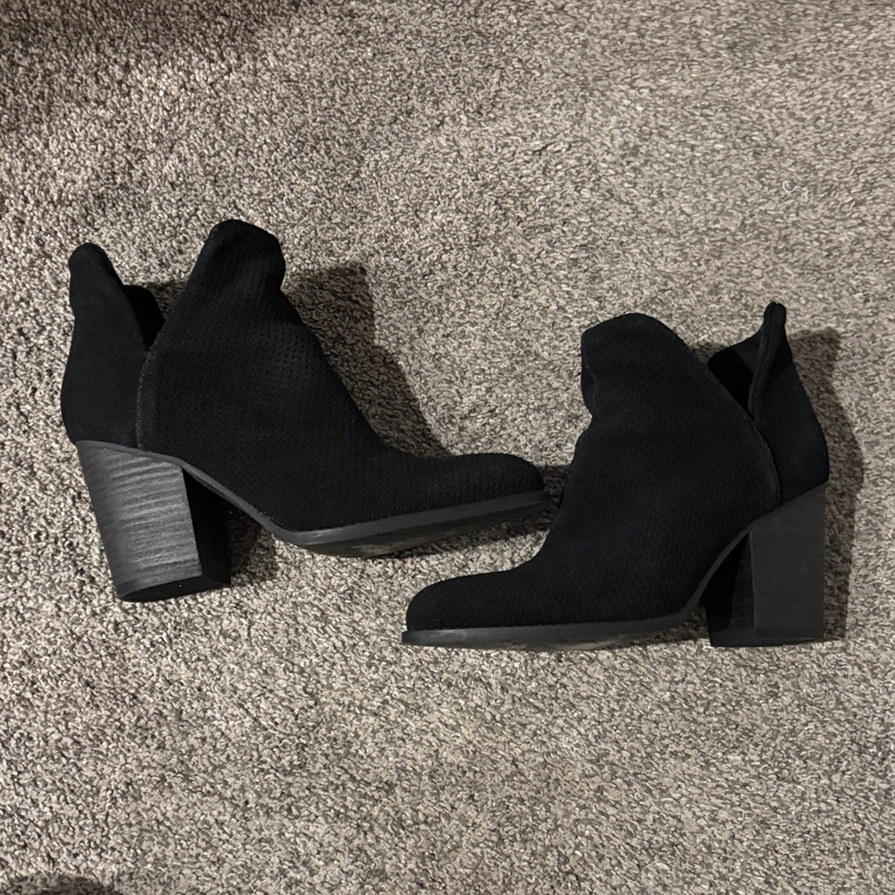Splendid black booties